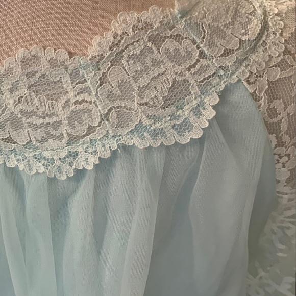 Vintage 1960’s Bed Jacket Hollywood Glamour. 🌸 Nylon Tricot in a very soft mint - Picture 3 of 8